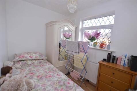 4 Woodlawn Crescent bed 3 .JPG