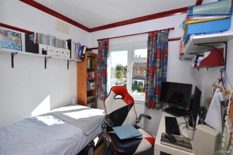 16 Park Road bed 3.JPG