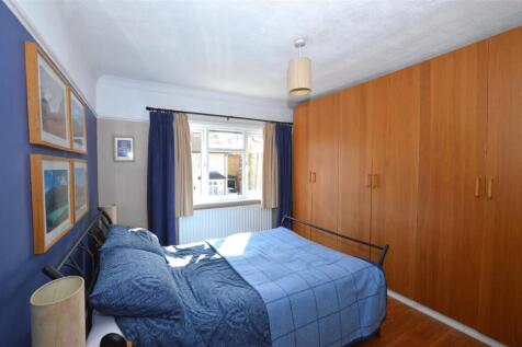 16 Park Road bed 1.JPG