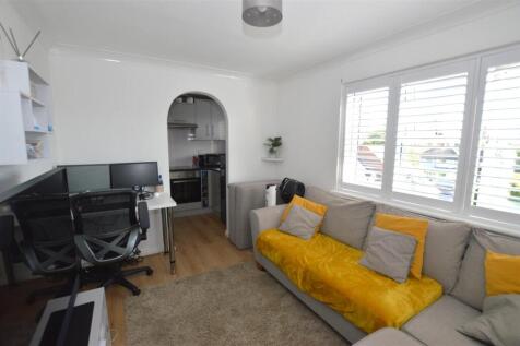 38 Beaumont Place liv.JPG