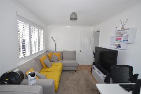 38 Beaumont Place liv a.JPG