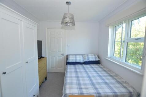 38 Beaumont Place bed.JPG