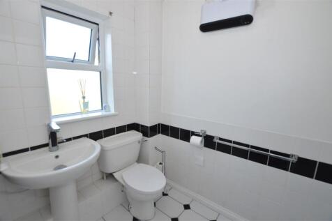 38 Beaumont Place shower room.JPG