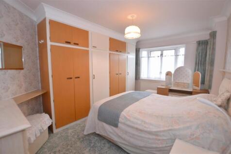 100 Redway Drive bed1.JPG