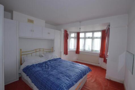 34 Whitton Dene Bed 1.JPG