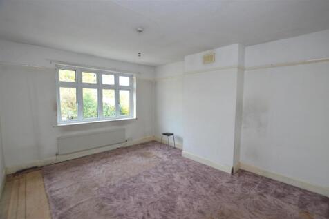 34 Whitton Dene bed 2.JPG