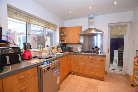 18 Lyndhurst Avenue kitchen.JPG