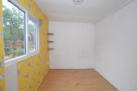 18 Lyndhurst Avenue garden store room.JPG