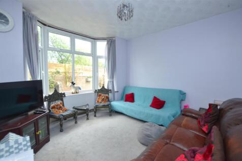 53 Hounslow Avenue reception room2.JPG