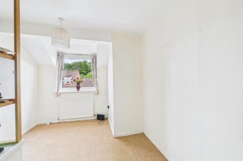 CAM02023G0-PR0139-STILL024