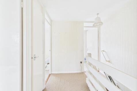 CAM02023G0-PR0139-STILL028