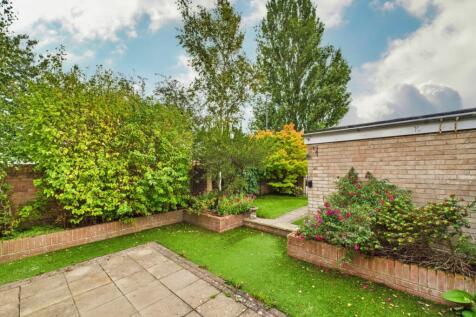 CAM02023G0-PR0172-STILL009