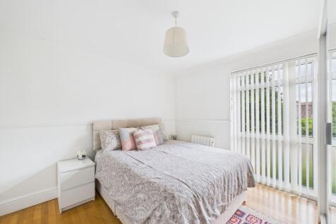 CAM02023G0-PR0168-STILL007