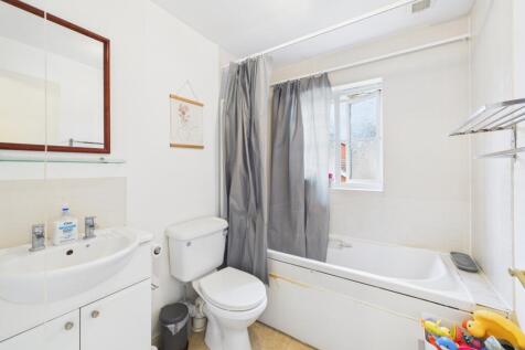 CAM02023G0-PR0173-STILL044