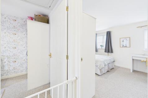 CAM02023G0-PR0173-STILL057