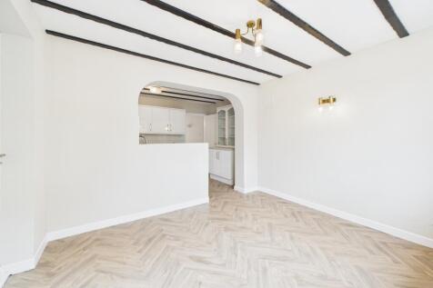 CAM02023G0-PR0178-STILL022