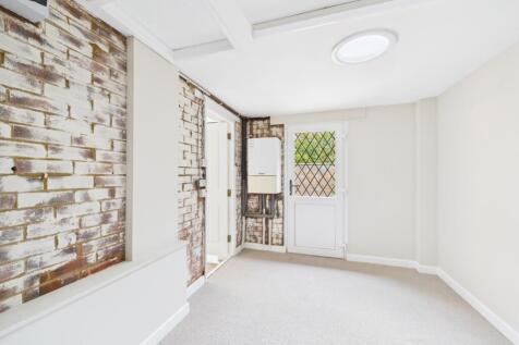 CAM02023G0-PR0178-STILL024