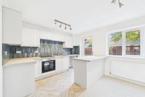 CAM02023G0-PR0184-STILL009