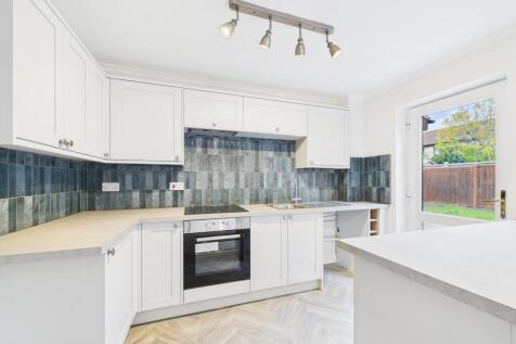 CAM02023G0-PR0184-STILL010