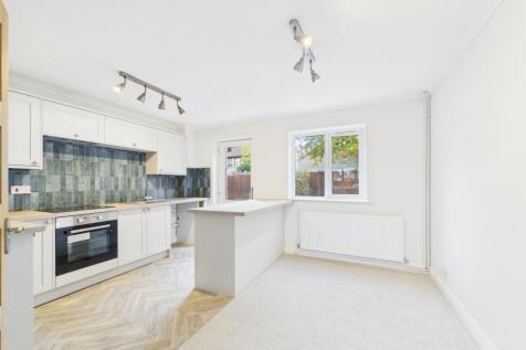 CAM02023G0-PR0184-STILL006