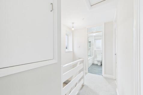 CAM02023G0-PR0184-STILL034