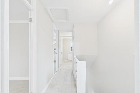 CAM02023G0-PR0184-STILL035