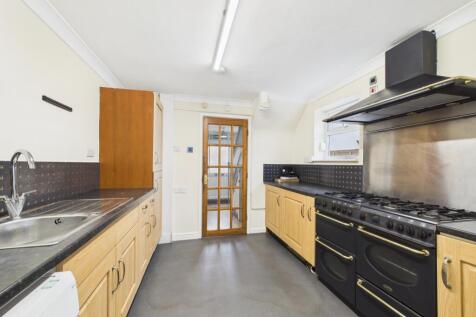 CAM02023G0-PR0181-STILL014