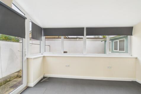 CAM02023G0-PR0181-STILL018