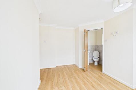 CAM02023G0-PR0181-STILL036