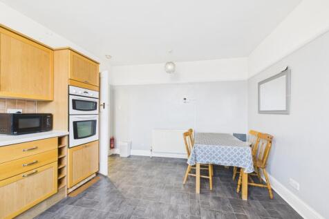 CAM02023G0-PR0187-STILL012