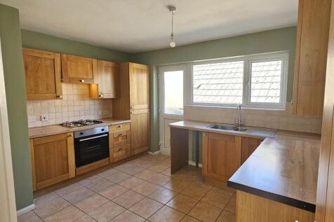 Kitchen/Breakfast Room: