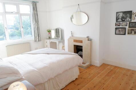 Bedroom 1.jpg