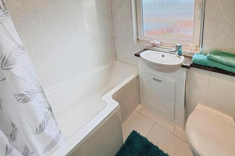 Family Bathroom 1