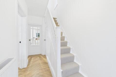 CAM04825G0-PR0226-STILL001