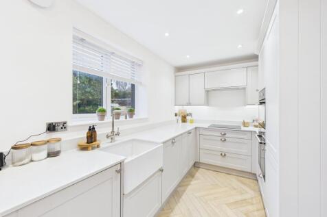 CAM04825G0-PR0226-STILL006