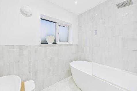 CAM04825G0-PR0226-STILL007