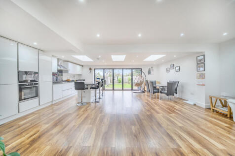 1370149-5-68f11c5...