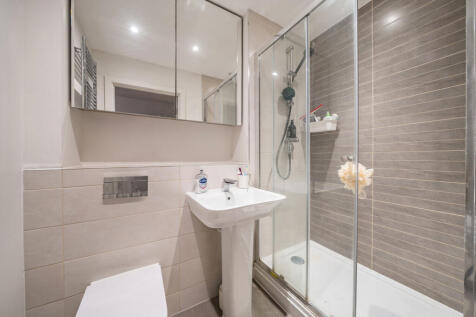 1374649-4-6904de7...