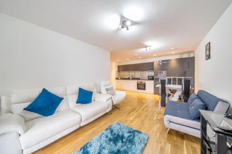 1374649-12-6904de...