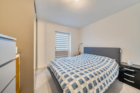 1374649-5-6904de7...