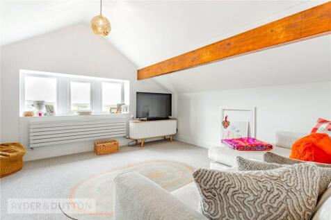Sitting Room / Bed 3