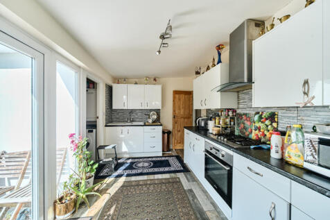 1354372-9-68c2a48...