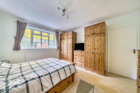 1359974-10-68e4ef...