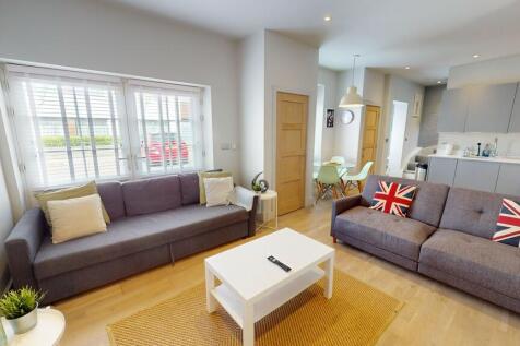 Coach-House-04242...