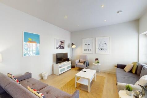 Coach-House-04242...