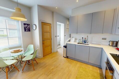 Coach-House-04242...