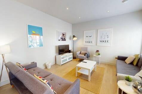 Coach-House-04242...