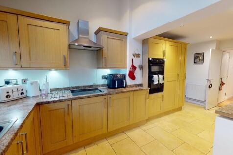 Kingsholme-120420...