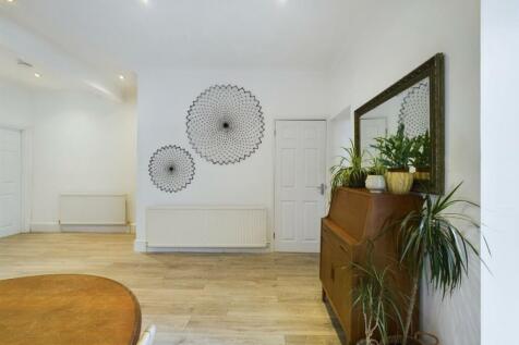CAM01576G0-PR0190-STILL016.jpg