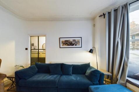CAM01576G0-PR0211-STILL013.jpg